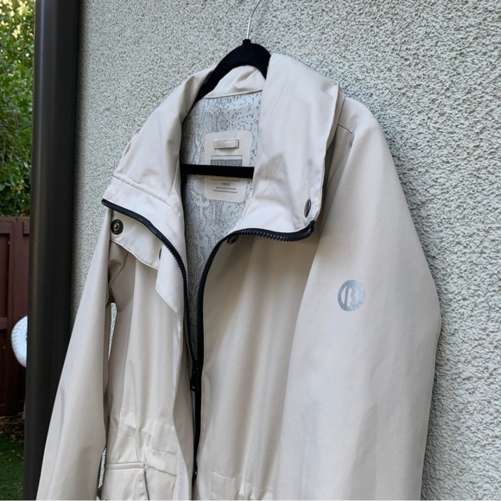 SOLD- bernardo women light raincoat jacket - Picture 2 of 9